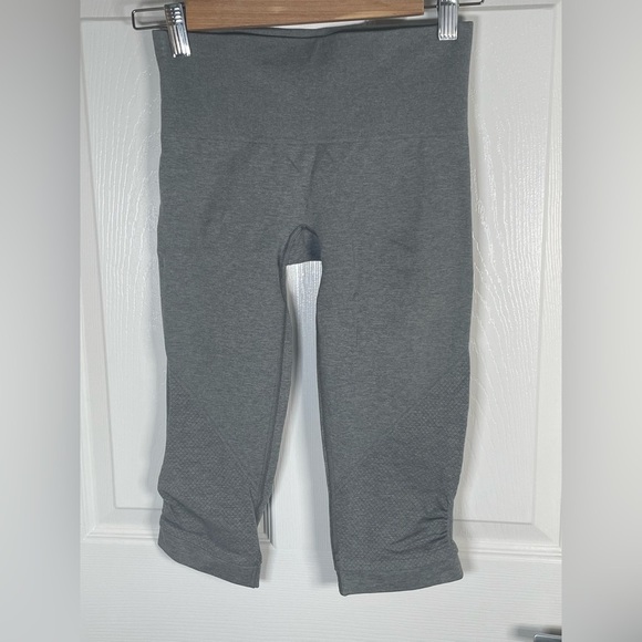 lululemon athletica Gray Cropped Pants - Picture 3 of 8